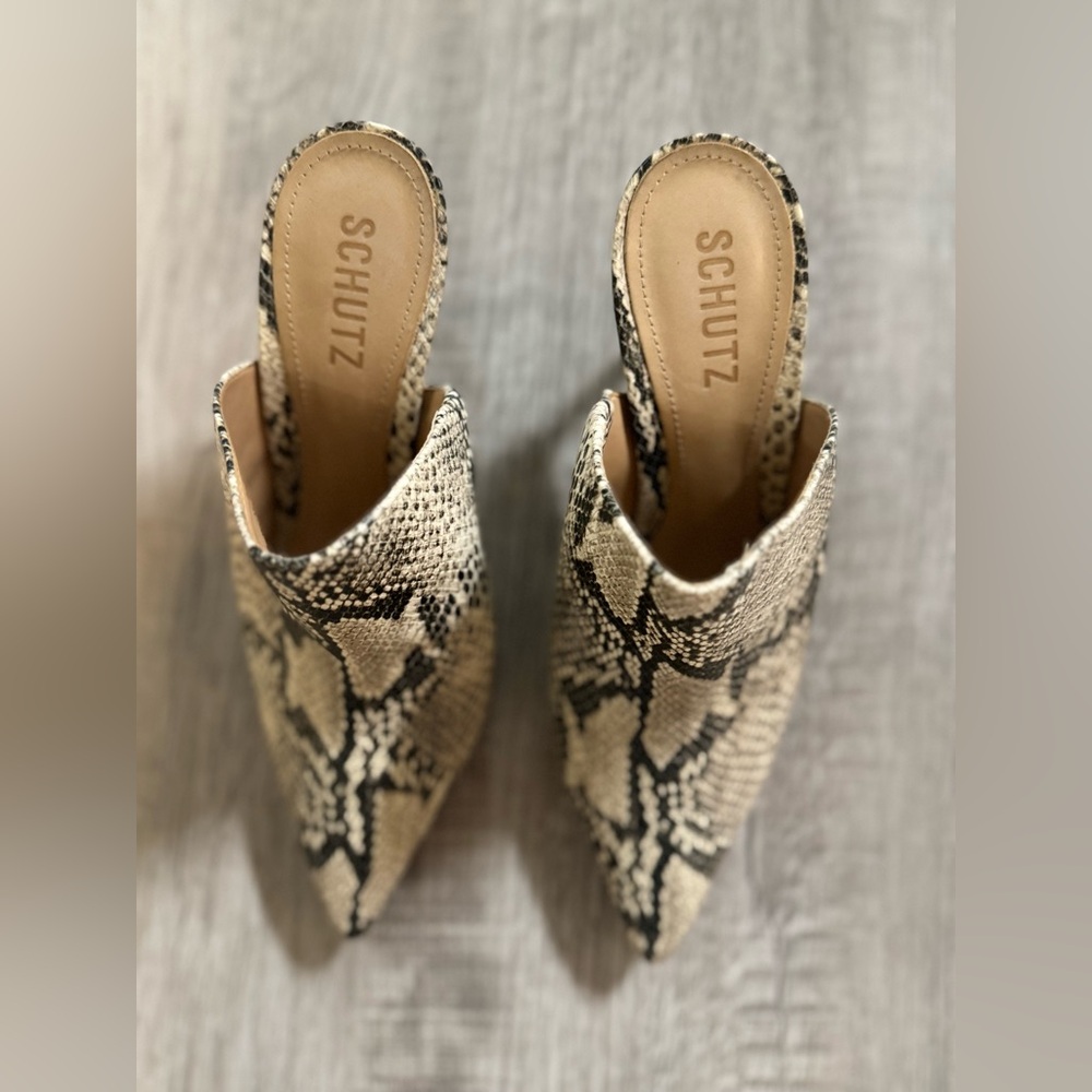 Schutz Heels
Size 8